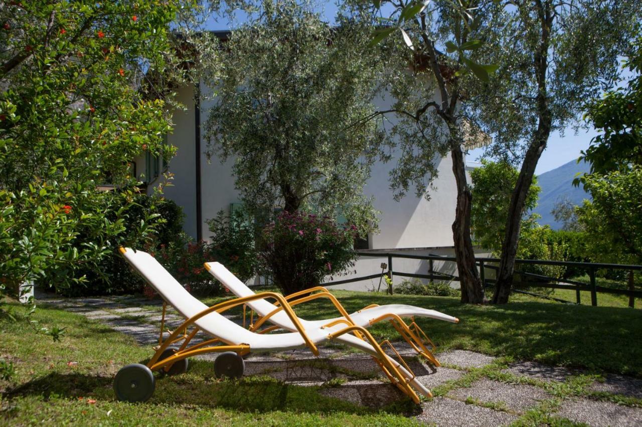 Residence Villa Aranci Лимоне сул Гарда Екстериор снимка